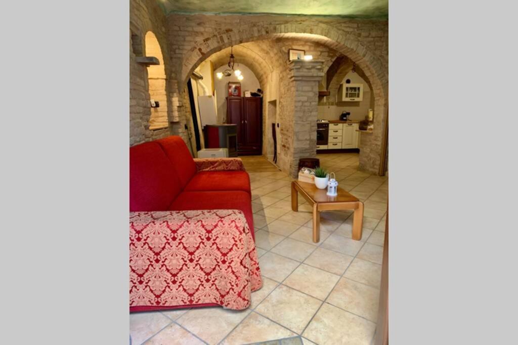 La Grotta - Casa Con Grotta Sotterranea Apartamento Monterubbiano Exterior foto